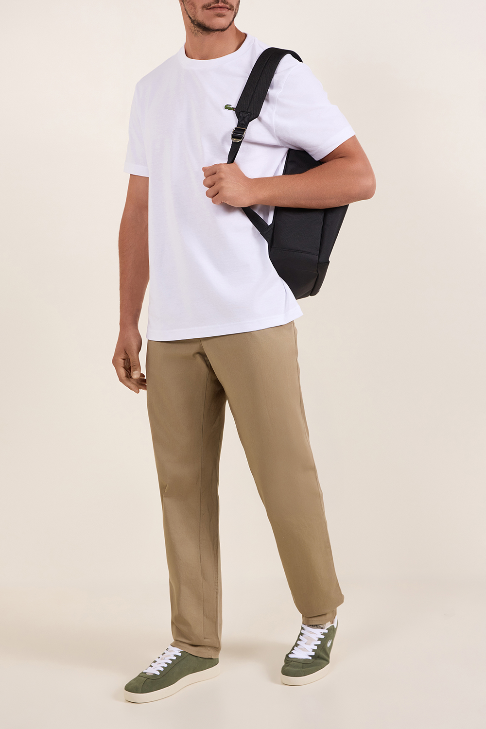 חולצת טי עם הדפס בגב